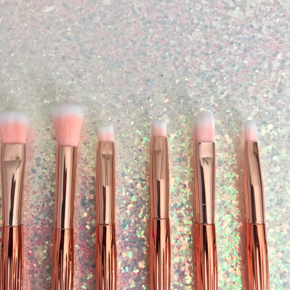 New Mermaid Seashell 10 Piece Makeup Brushes Set - Picture 3 of 5